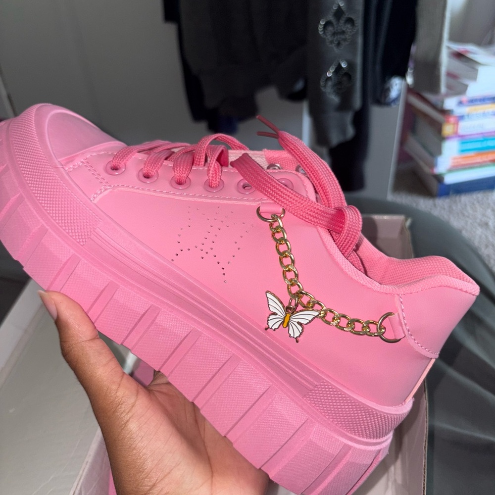 Pink Women's Sneakers with Butterfly Chain